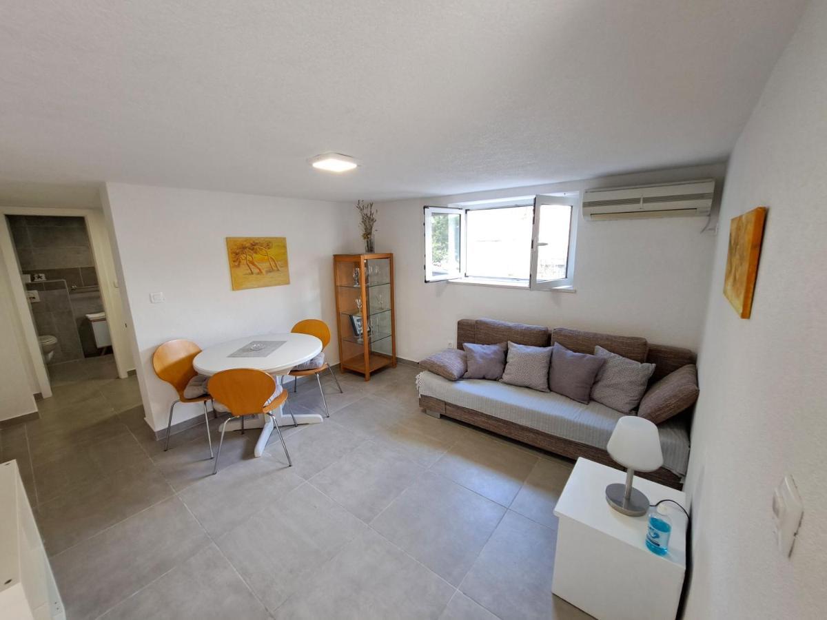 Apartments Ivanka Supetar Εξωτερικό φωτογραφία