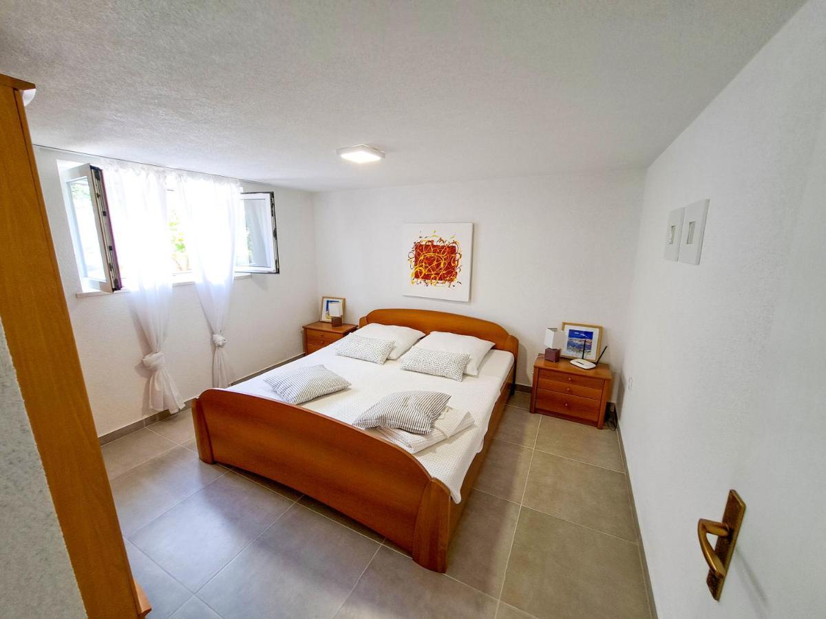 Apartments Ivanka Supetar Εξωτερικό φωτογραφία
