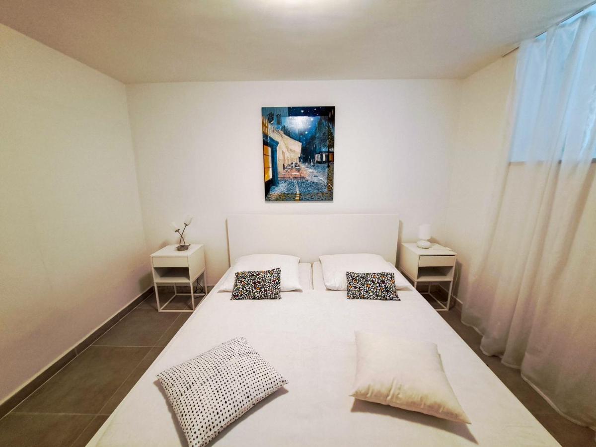 Apartments Ivanka Supetar Εξωτερικό φωτογραφία